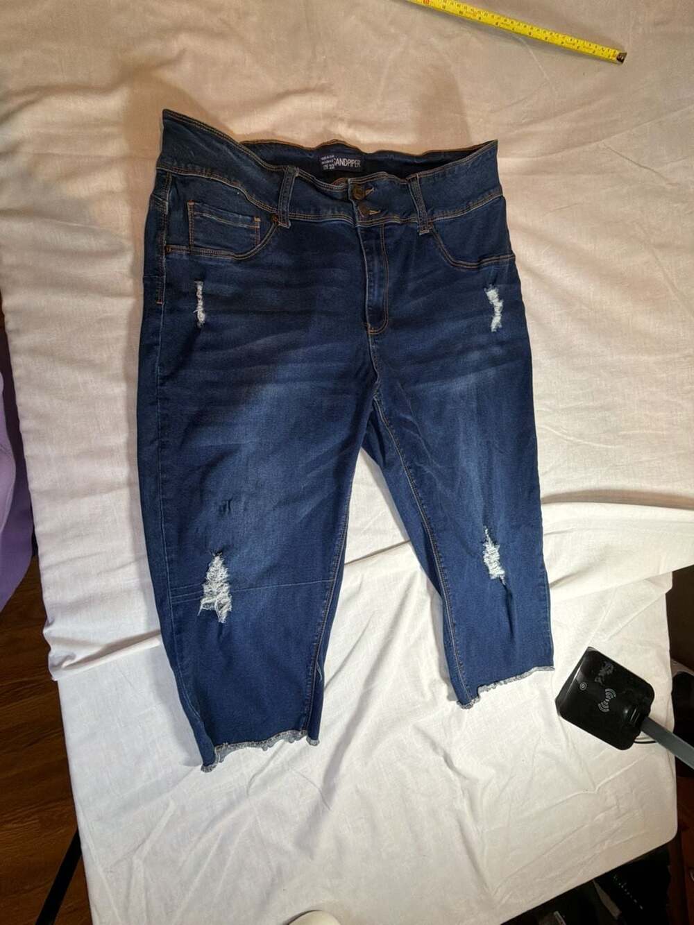 Sandpiper Distressed Raw Hem Denim Capris Size 22